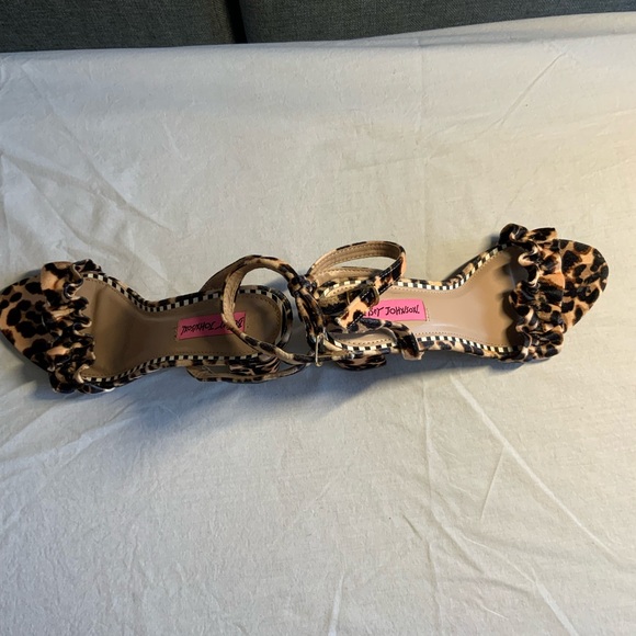 Betsy Johnson ILIANA velvet animal print sandals. NEW W/O TAGS OR BOX. - Picture 6 of 7